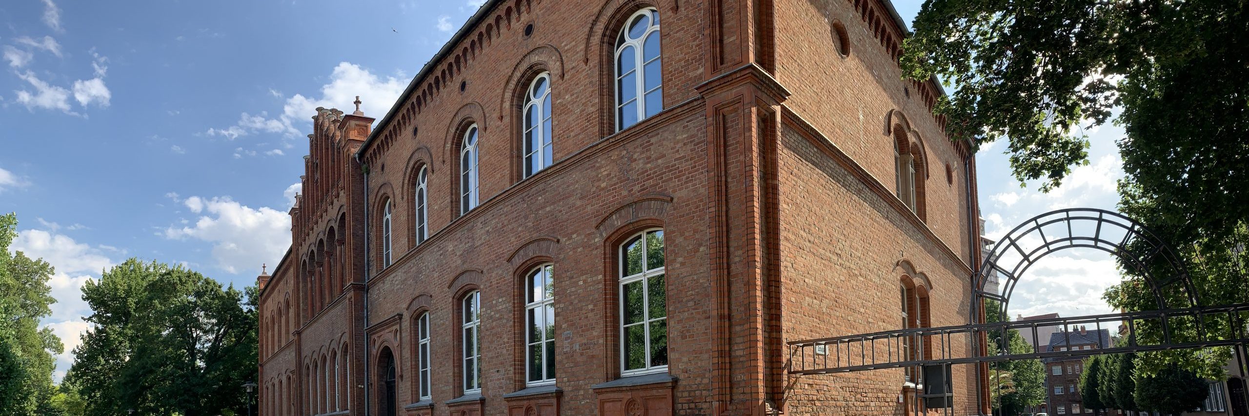 Salza Gymnasium Title Image
