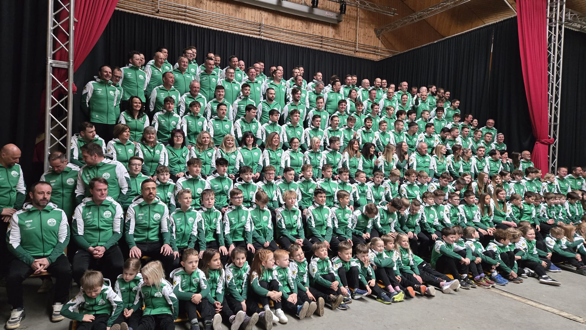 / Fan Shop des TUS St. Peter am Kammersberg Title Image