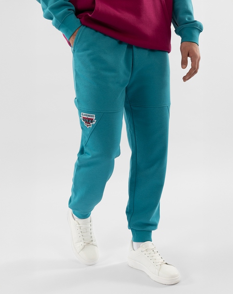 womanRetroragende Jogginghose 