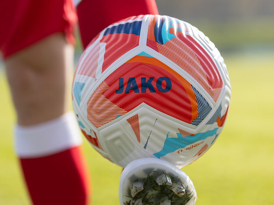 Ballons de football avec le logo JAKO